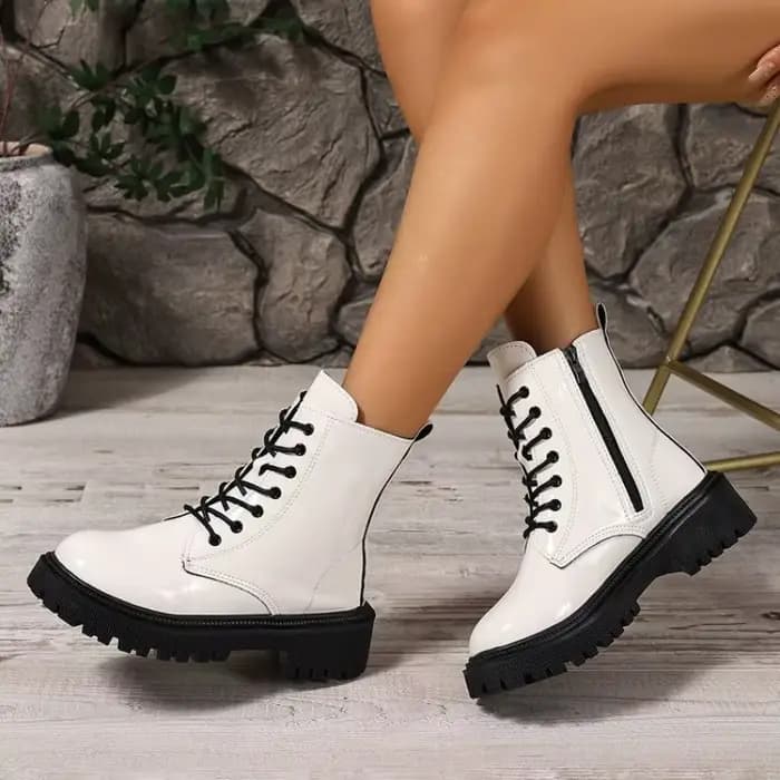 Bottines de moto à lacets en cuir verni pour femme