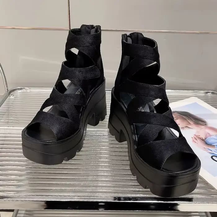 Sandales à talons carrés