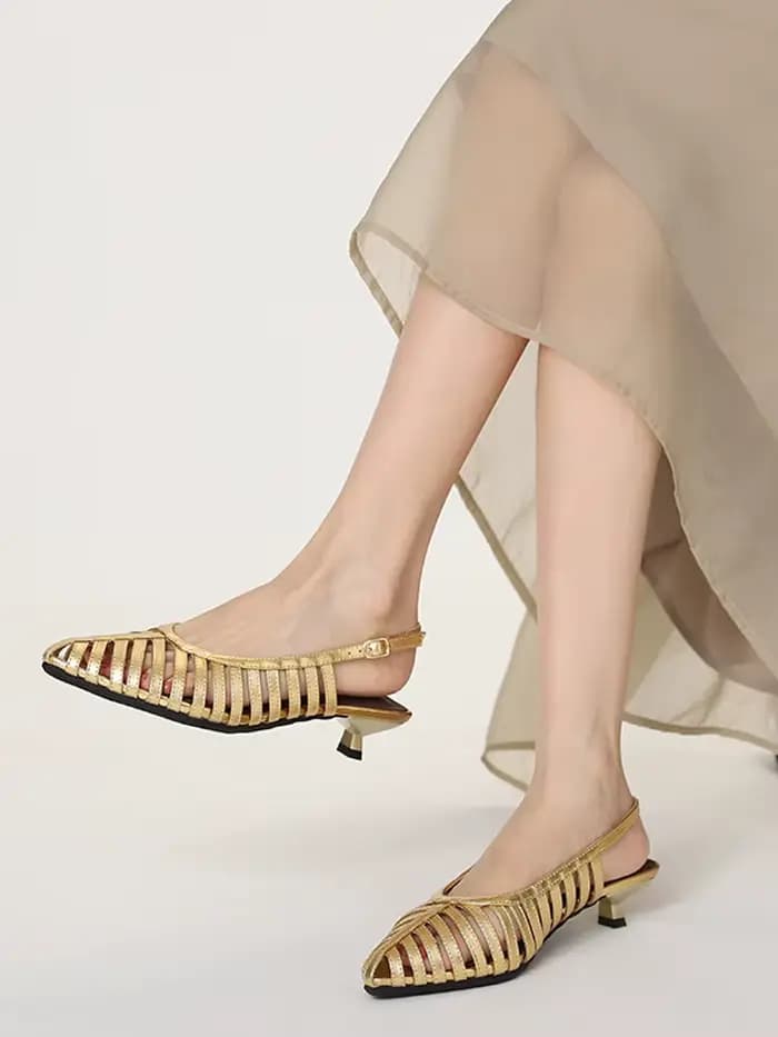 Sandales d'été pour femme marron doré, talon bas 4 cm, bout fermé, tissées ajourées, à bride à boucle, chaussures décontractées habillées