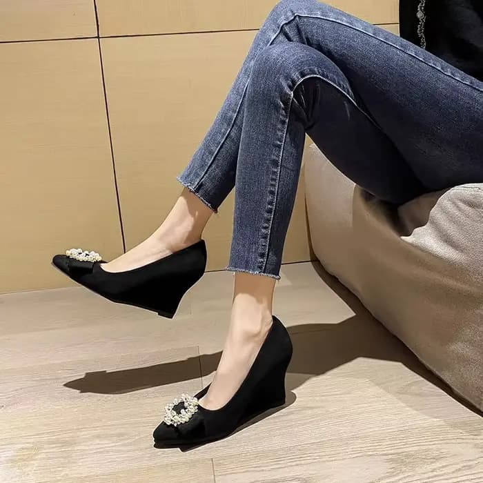 Talon incliné chaussures de mode femmes printemps nouvelle eau diamant pointu bouche peu profonde doux Sexy talons hauts femmes noir rétro chaussures 43
