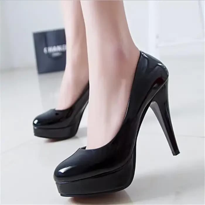 Escarpins classiques en cuir verni pour femmes