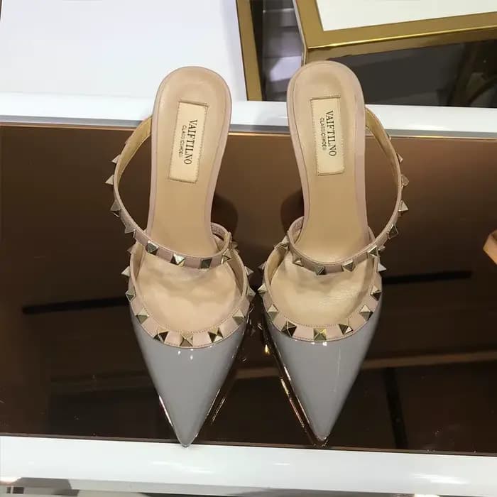 Sandales à talons pour femme, collection été 2026, mules de luxe à rivets en cuir verni, bout pointu, confortables, élégantes et décontractées