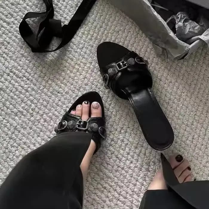 Pantoufles cloutées à talons hauts pour femmes