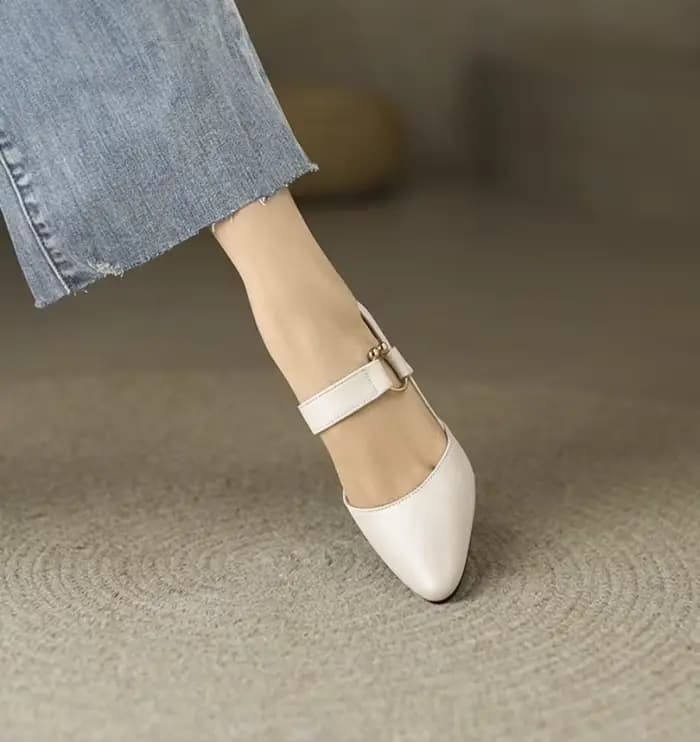 Chaussures blanches pour femmes été 2025 pour le travail de bureau avec talons moyens