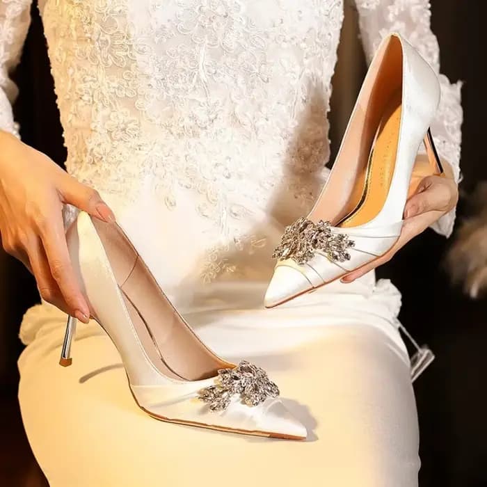Chaussures à talons hauts et bout pointu pour femme
