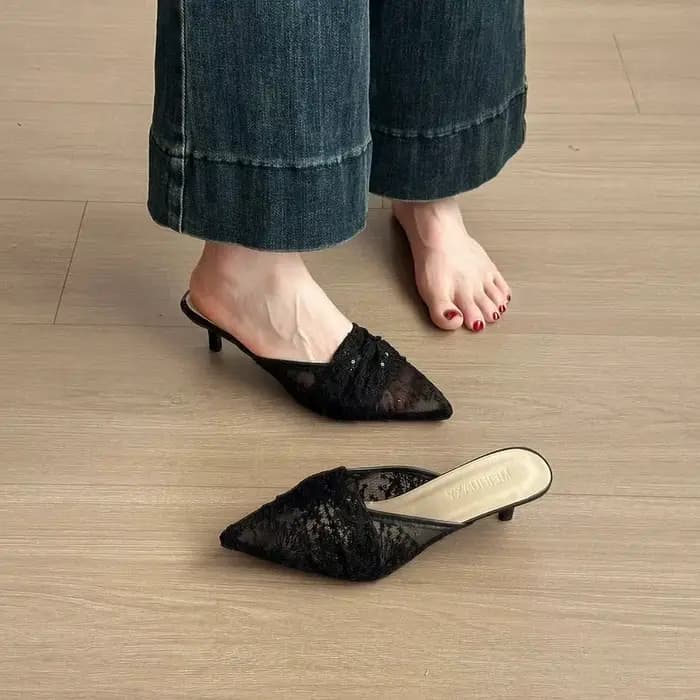Nouvelles mules à talons aiguilles brodées en dentelle blanche pour femme