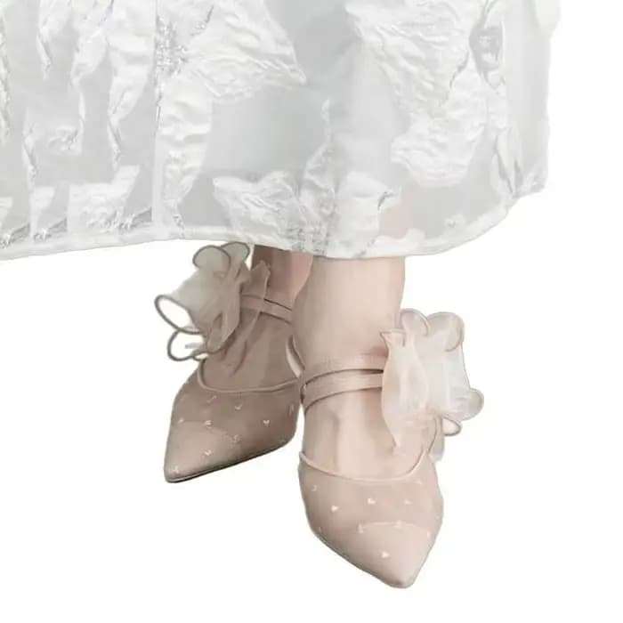 Sandales élégantes pour femmes, nouvelle collection Printemps-Été 2025, avec nœud papillon, style féerique, talon fin, confortables et absolument magnifiques.