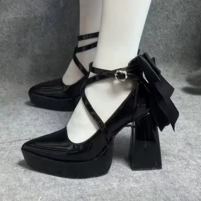 Escarpins noirs en cuir verni style punk 2026 pour femme