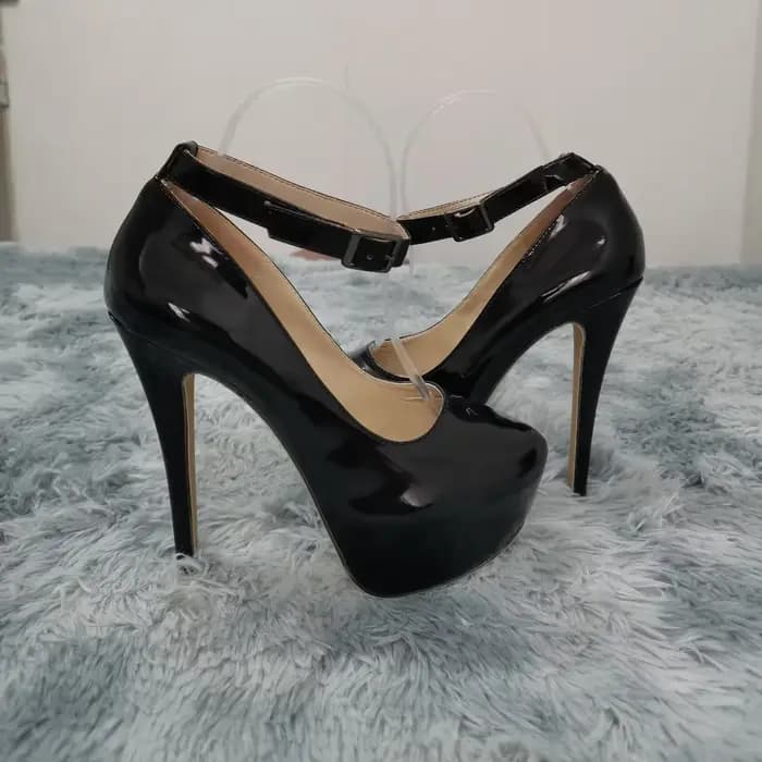 Escarpins en cuir verni pour femmes
