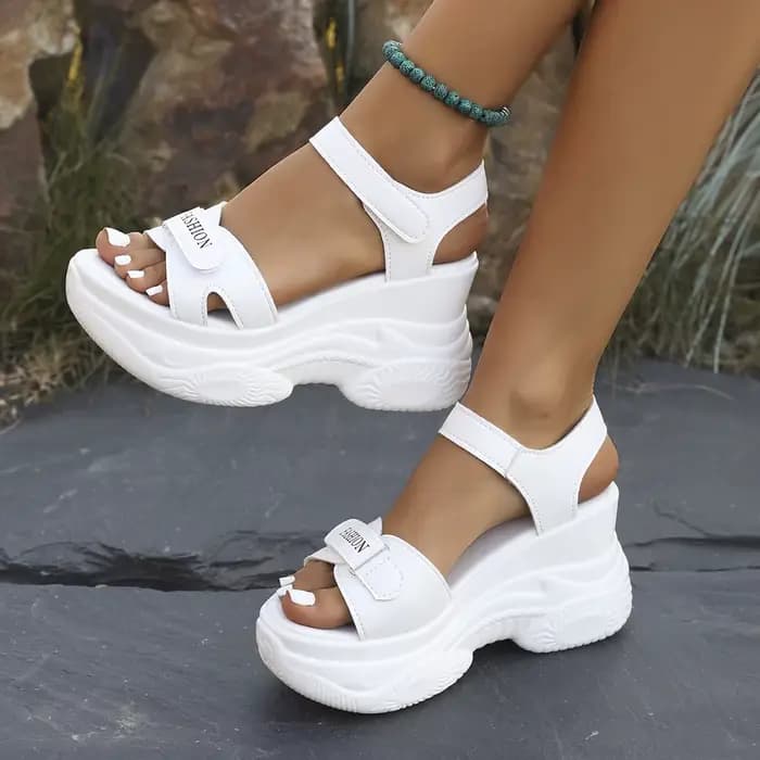 Sandales Grande Taille Femme Tendance Été 2026 Nouveauté Polyvalente Chaussures de Père à Semelle Épaisse Style Fée Célèbres sur Internet Plateforme PU Romaines