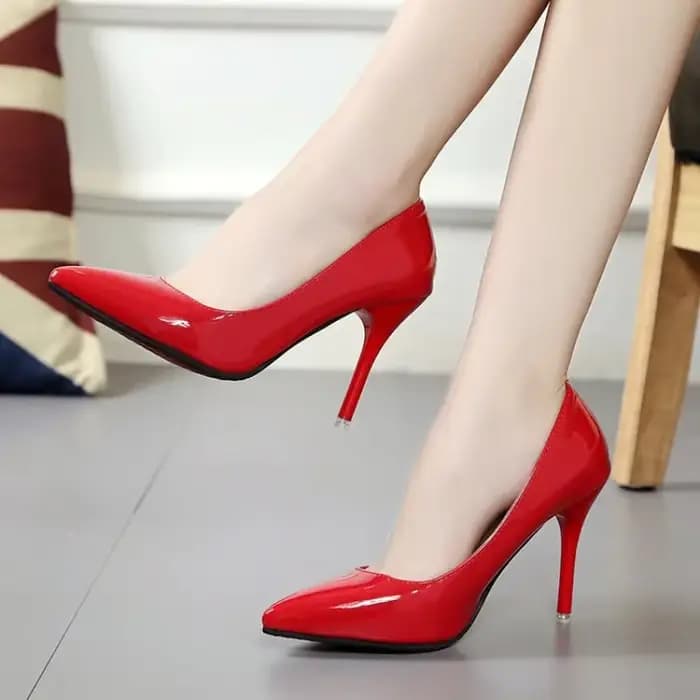 Escarpins à bout pointu en cuir verni pour femme