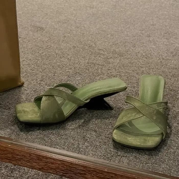 Mules tendance à talon chaton pour femme