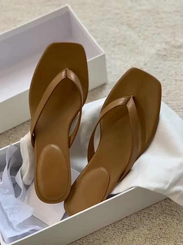 Pantoufles à chevrons à talons hauts en cuir pour femmes