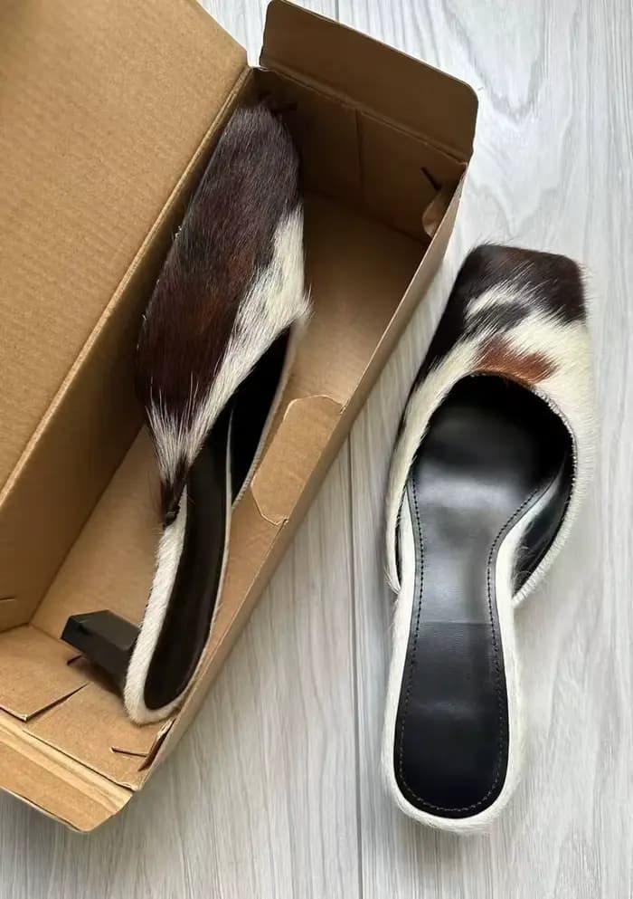 Sandales mules à bout carré imprimé vache