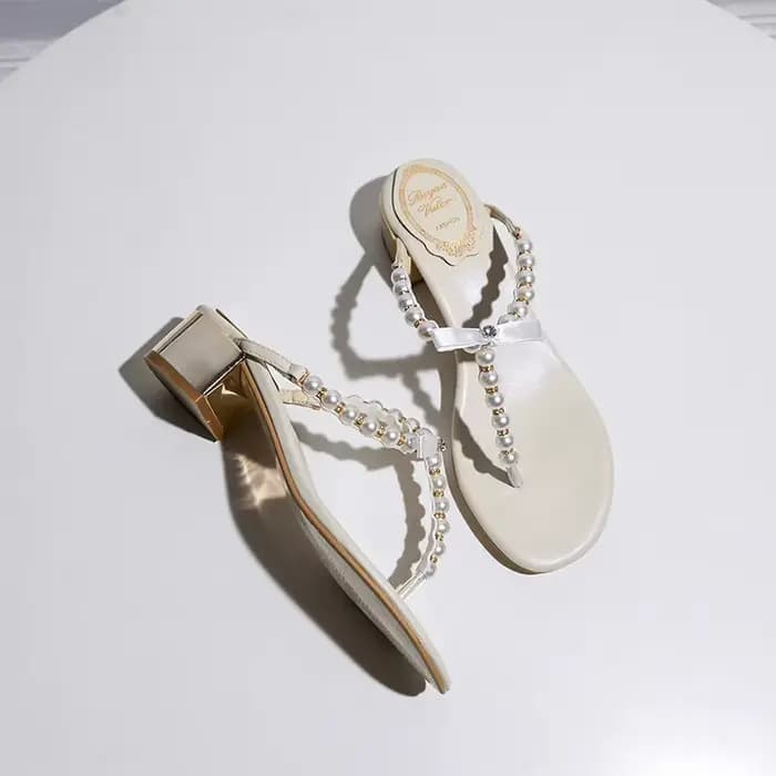 2025 nouveau style femmes perles sandales femmes été clip-orteil talon épais clip-orteil mi-talon tongs