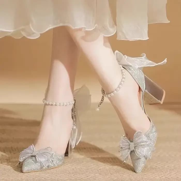 Sandales creuses argentées à talons hauts