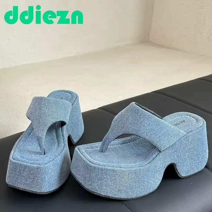 Nouvelles chaussures pour femmes : Sandales à plateforme