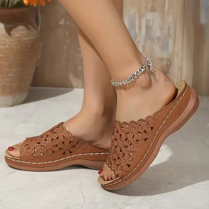 Sandales confortables à fleurs élégantes pour femmes – Design compensé élégant et coupe creuse