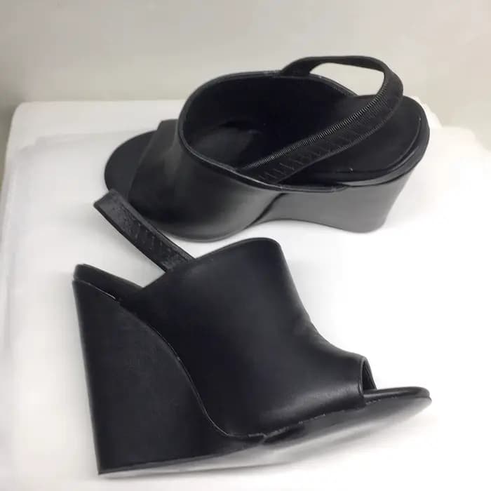Sandales compensées noires pour femmes