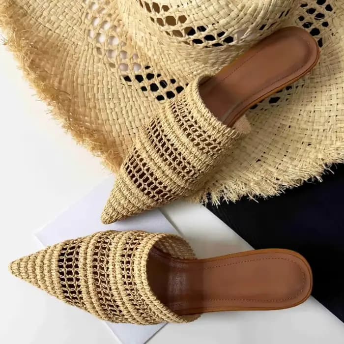 Mules à la mode pantoufles modernes femmes Sexy bout pointu Slingback chaton talon sandales pour dames confort léger sandales coulissantes