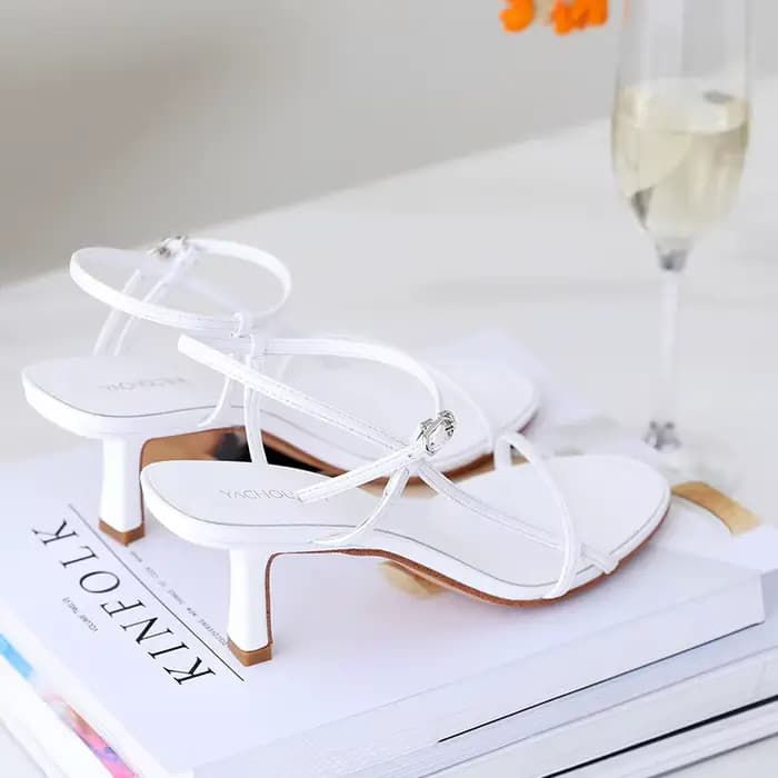 Femmes élégantes chaussures pour talons