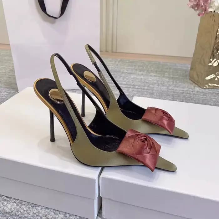 Nouvelles sandales à talons aiguilles pointues et fleuries pour femme