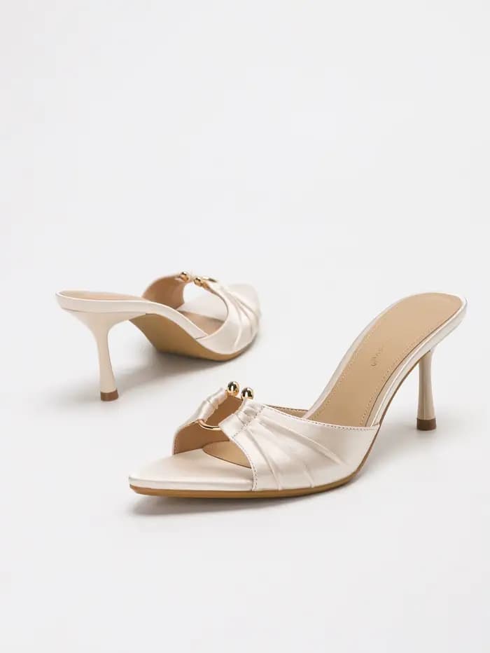 Sandales mules élégantes en satin froncé à boucle métallique et talon aiguille pour femme - Parfaites à porter avec des robes