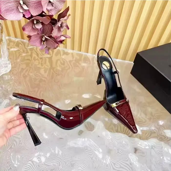2025 Été Nouveau! Sandales à talons aiguilles en cuir verni à bout pointu avec boucle en métal