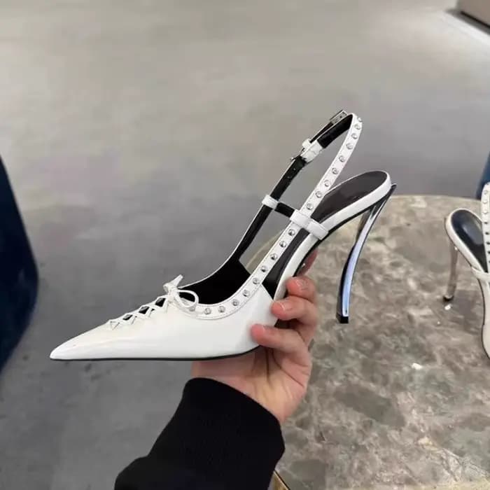 Sandales à talons aiguilles cloutés