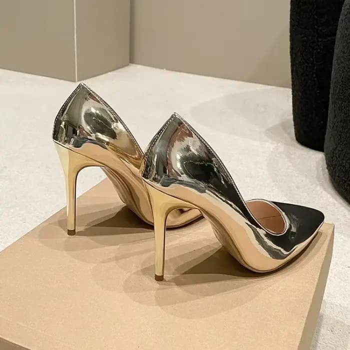 Escarpins pointus en cuir souple pour femmes