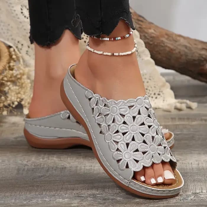 Sandales confortables à fleurs élégantes pour femmes – Design compensé élégant et coupe creuse