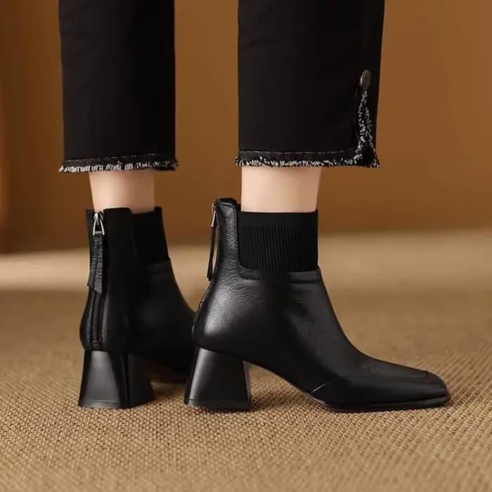Nouvelles chaussures pour femmes à talons hauts et polyvalentes à bout carré et bottes à la mode pour l'automne et l'hiver de 2025