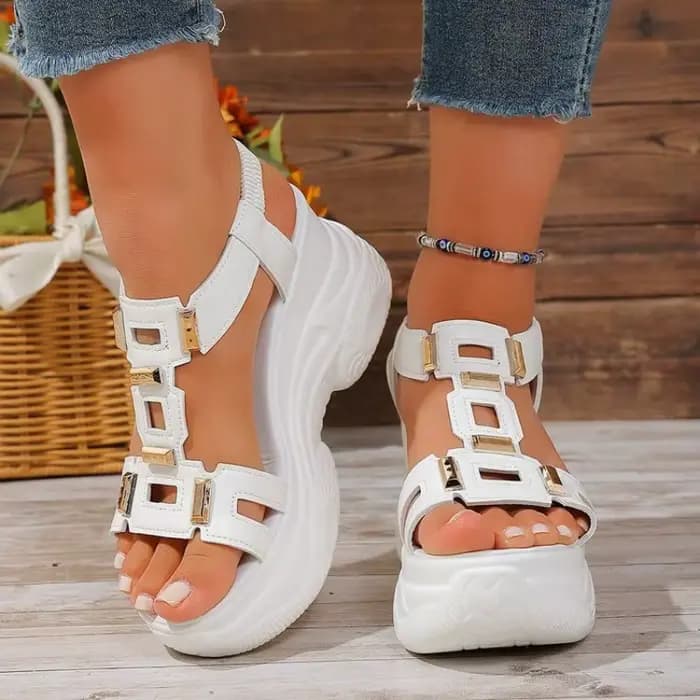 Sandales pour femmes à bout ouvert, plateforme épaisse, talon compensé, bride en T, détails découpés, ferrures métalliques, chaussures décontractées pour activités estivales
