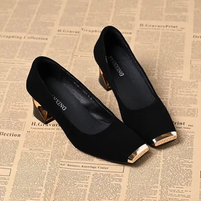 Chaussures à talons carrés en daim noir pour femmes