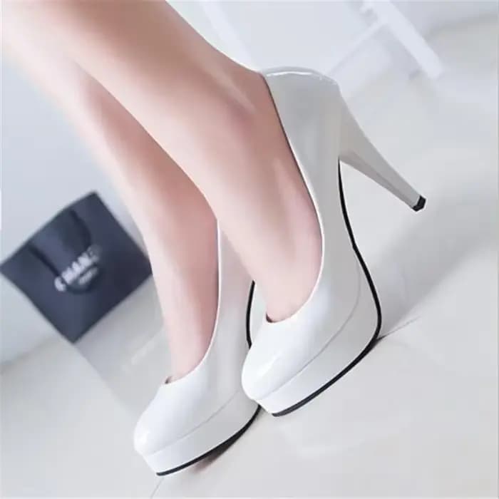 Escarpins classiques en cuir verni pour femmes