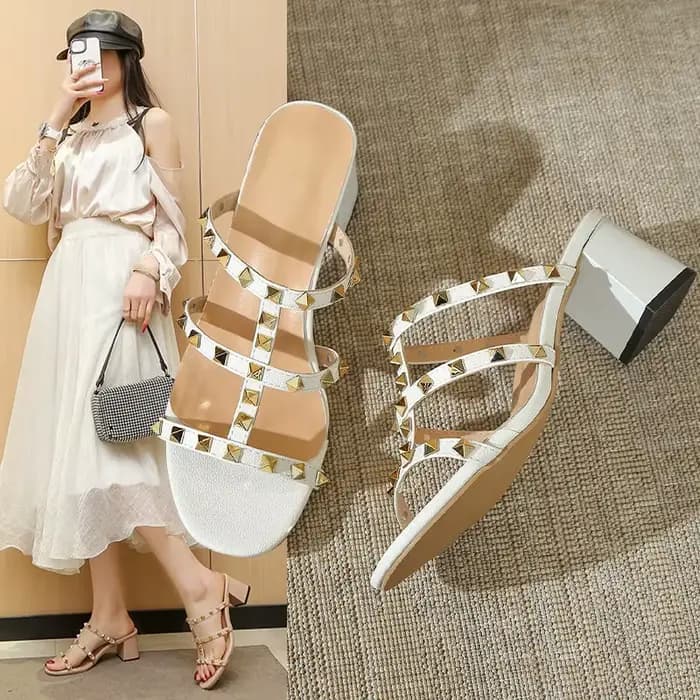 Sandales à talons épais rivetées pour femmes