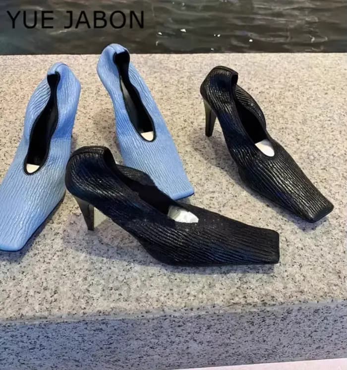Escarpins à tête carrée noire pour femmes