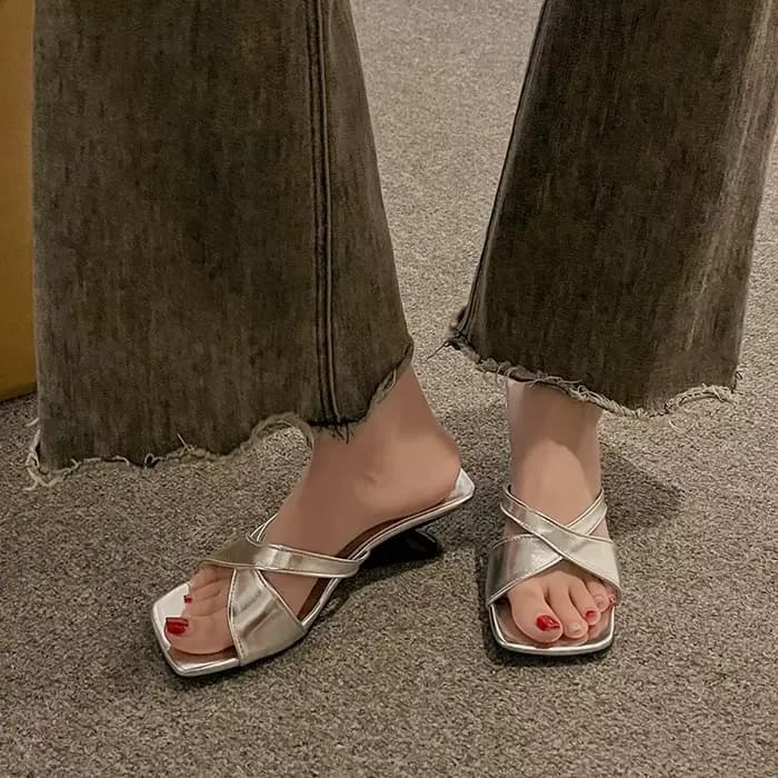 Mules tendance à talon chaton pour femme