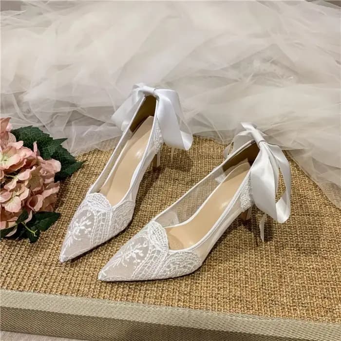 Talons blancs robe française chaussures de mariage dentelle