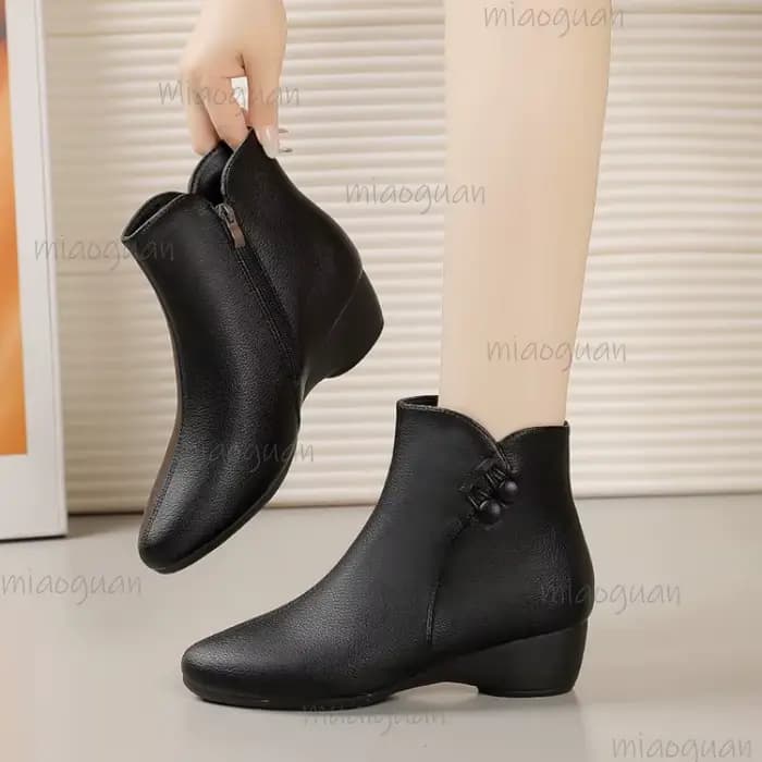 Nouvelles bottines en cuir pour femme 2026 - Bottines confortables à talon épais avec boutons décoratifs, chaussures tendance en cuir souple et confortables