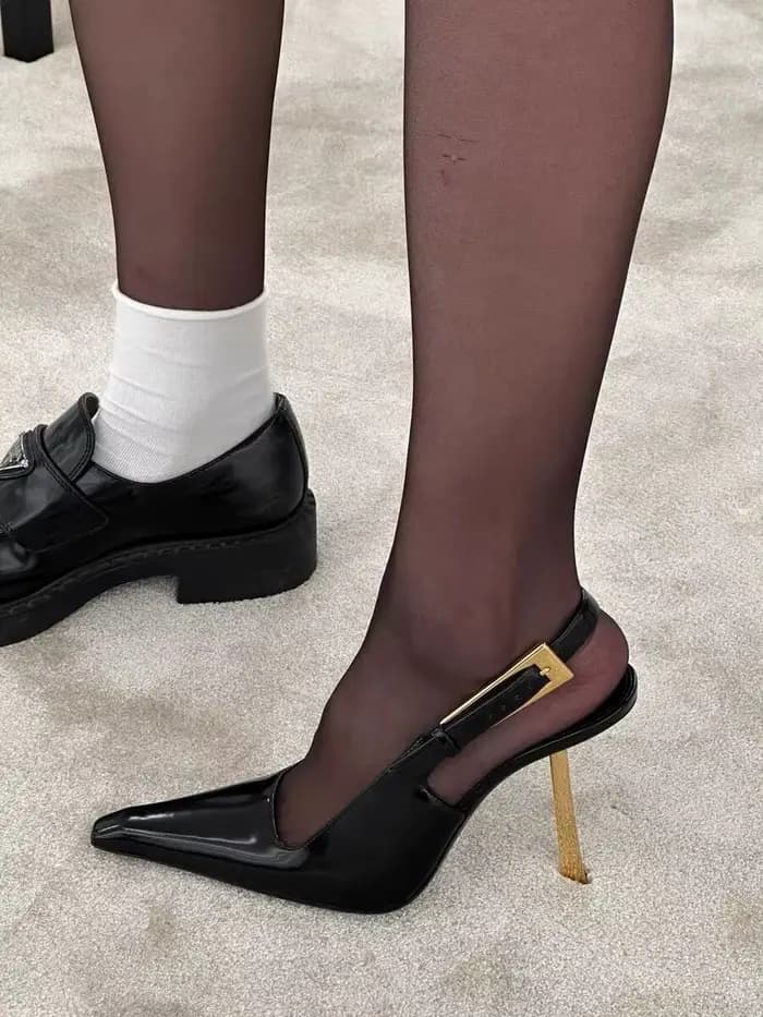 Escarpins à talons aiguilles pointus en cuir verni pour femmes