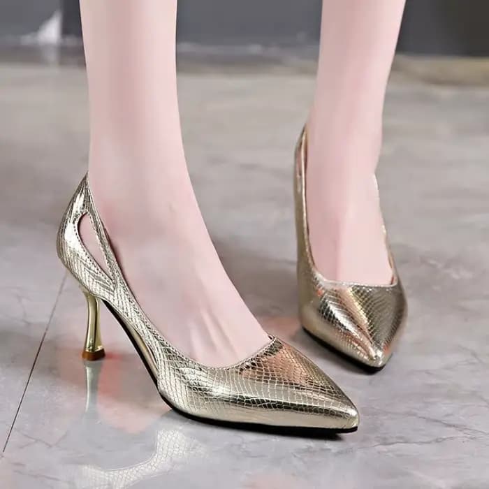 Nouvelles Chaussures à Talons Hauts 2026 – Escarpins Pointus à Bout Ouvert et Découpes