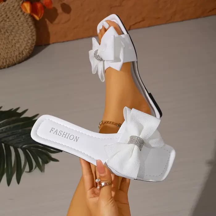 Sandales plates élégantes noires et blanches pour femme, avec nœud, semelles souples en cristal, bout carré, chaussures d'été confortables pour la plage