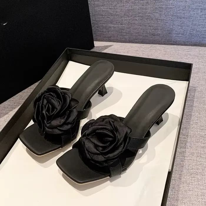 Nouvelles sandales à talon chaton pour femme, style fleuri, à talon haut, style étranger, à enfiler