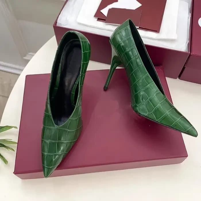 Escarpins en cuir de peau de serpent à talons hauts peu profonds