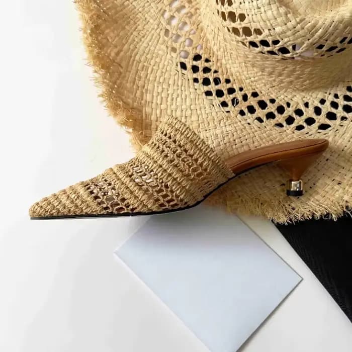 Mules à la mode pantoufles modernes femmes Sexy bout pointu Slingback chaton talon sandales pour dames confort léger sandales coulissantes