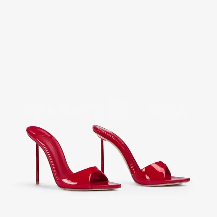 Sandales à talons en cuir verni rouge