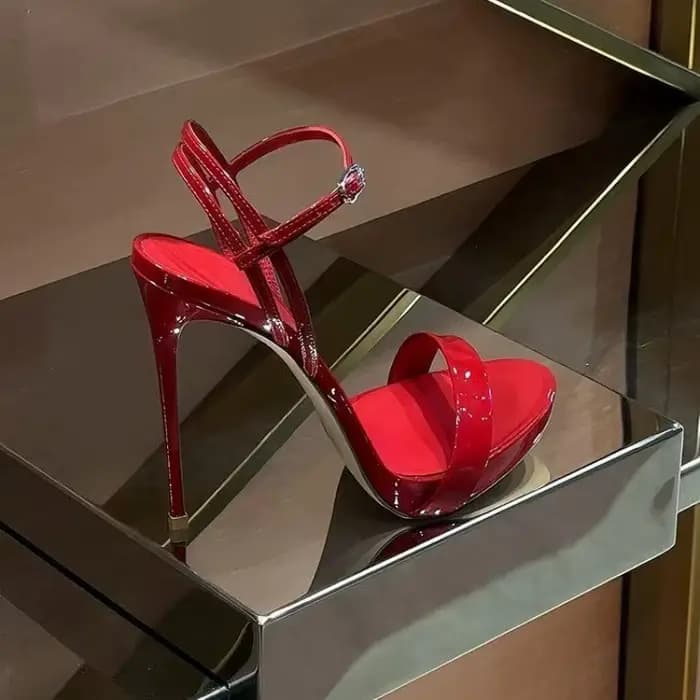 Sandales à talons hauts rouges pour femmes