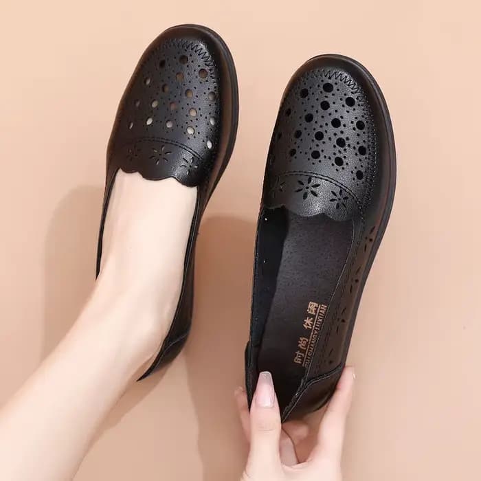 Baotou-Sandales Confortables en Cuir pour Femme, Chaussures d'Été à Semelle Souple et Plate, avec Trous, pour le Moyen et la Vieillesse