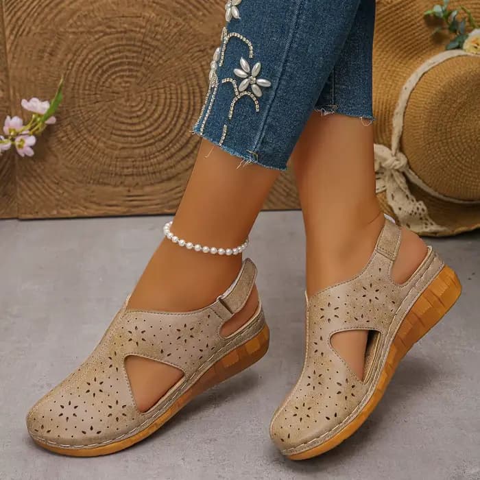 Nouvelles sandales compensées pour femmes 2026, design encastré tendance, chaussures de plage style rétro, sandales décontractées grandes tailles pour l'été